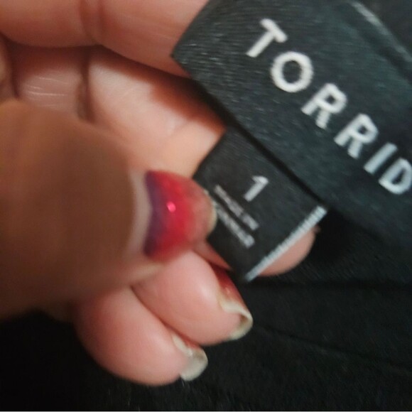 Torrid Criss Cross Detail Black Tee - Picture 3 of 4